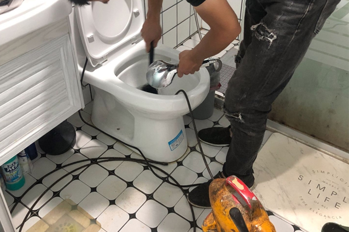 胡市镇马桶堵塞自己疏通还是找师傅?专业上门服务让你省时更省心